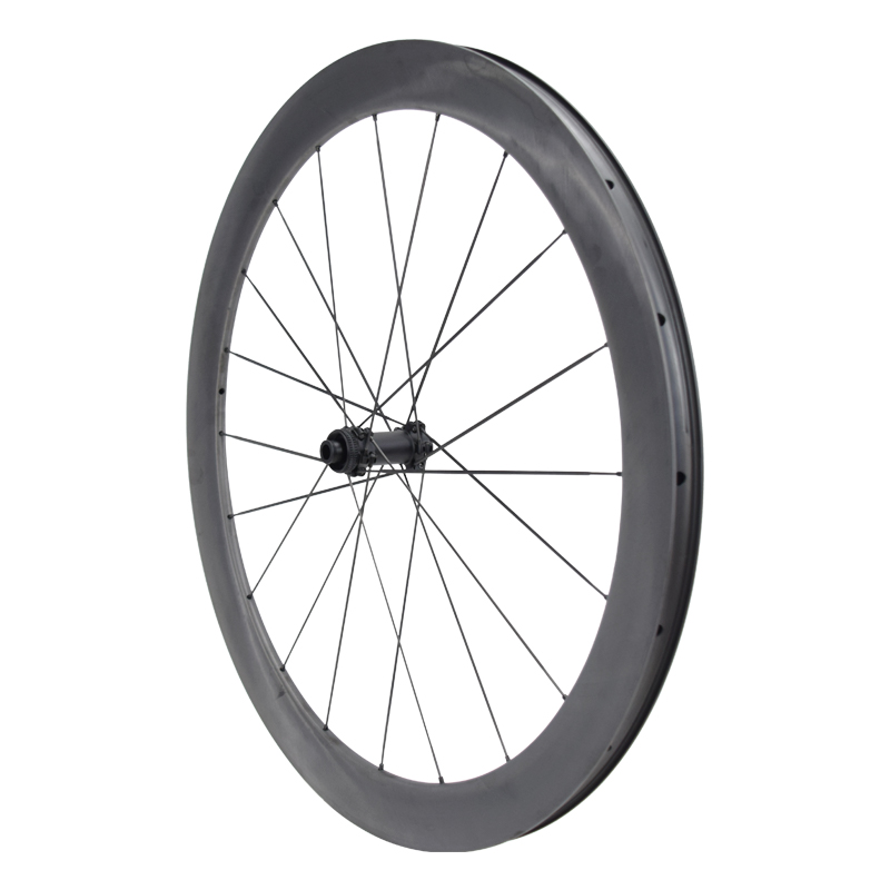 Hand-built road carbon spoke wheel