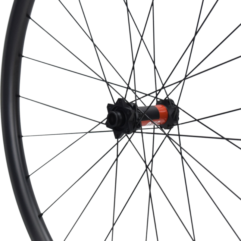 6 bolts or center lock mtb hub wheels